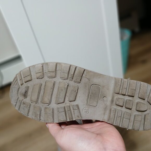 Gray shoes (slightly used) - Picture 4 of 5